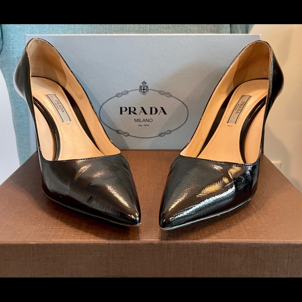 Prada Saffiano textured patent leather pumps Size 37.5